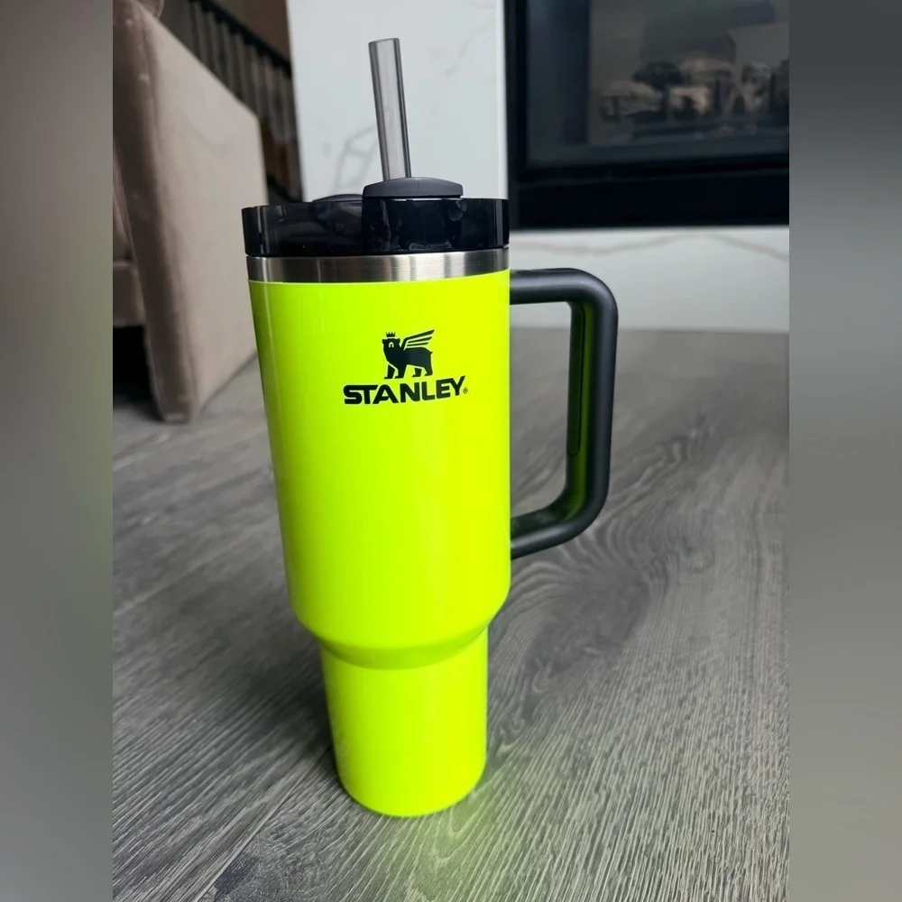 Stanley Quencher H2.0 FlowState 40 oz Tumbler in Neon Yellow Neon Collection - Picture 1 of 6